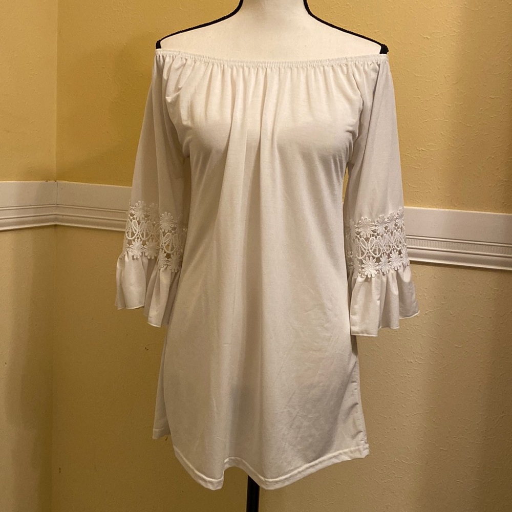 WinWin Ladies Tunic; Medium; White.